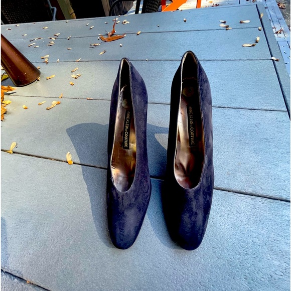 Beautiful navy suede pumps - Picture 1 of 3